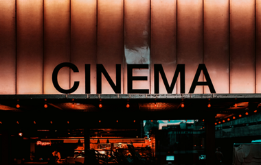 Schriftzug „Cinema“ (Bild: Samuel Regan Asante/Unsplash)